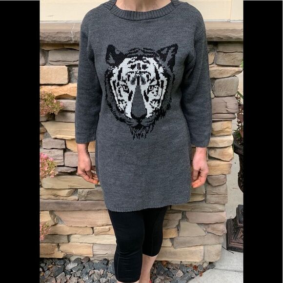 Sweaters - Hot Shot knitted grey long sleeved sweater, tiger head on chest, unique, XL/L